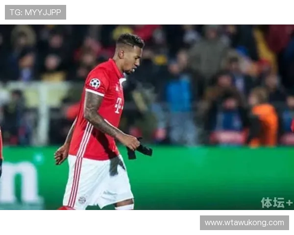 场外治疗后的复出规则是怎样判定球员重新入场合法性的？