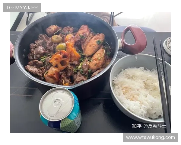 肖若腾喝蛋白粉像喝水，冰箱里塞满鸡胸肉，结果聚餐时盯着别人碗里的红烧肉咽口水