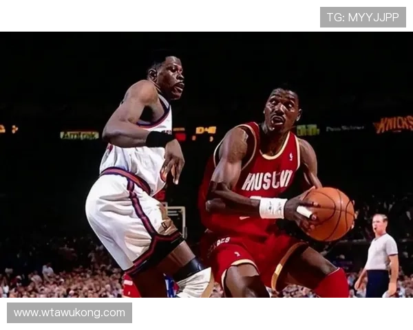 奥拉朱旺内线多样进攻对比乔丹展现更全面得分结构