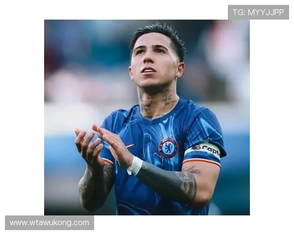 切尔西中场缺少关键连接点，组织与推进能力承压，赛季表现面临挑战